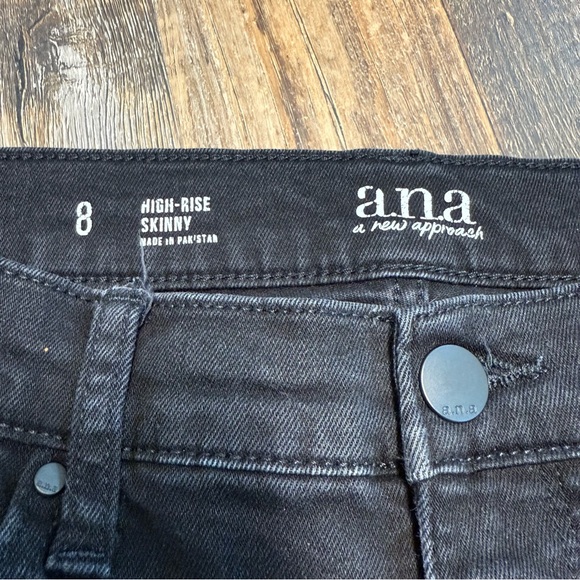 a.n.a Women's Black Frayed Hem Skinny Jeans - Picture 4 of 7